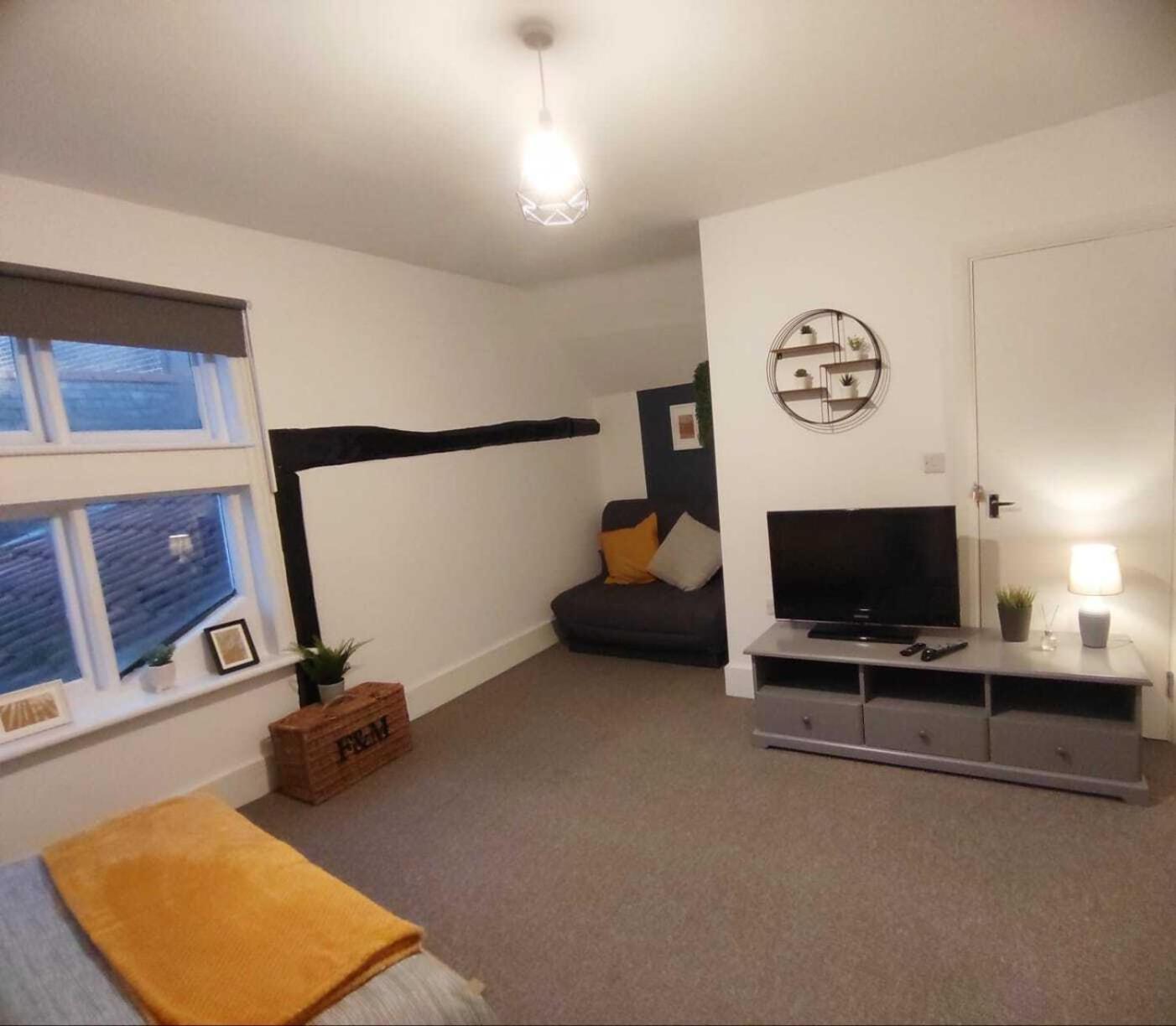 Grade I Listed Luxury Apartment In Hertfordshire Ware Room photo